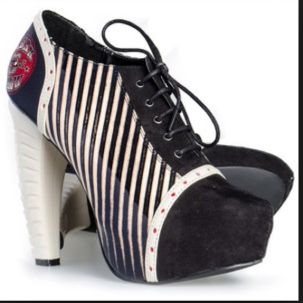 TOO FAST FREAKSHOW BLACK WHITE SPINE HEEL